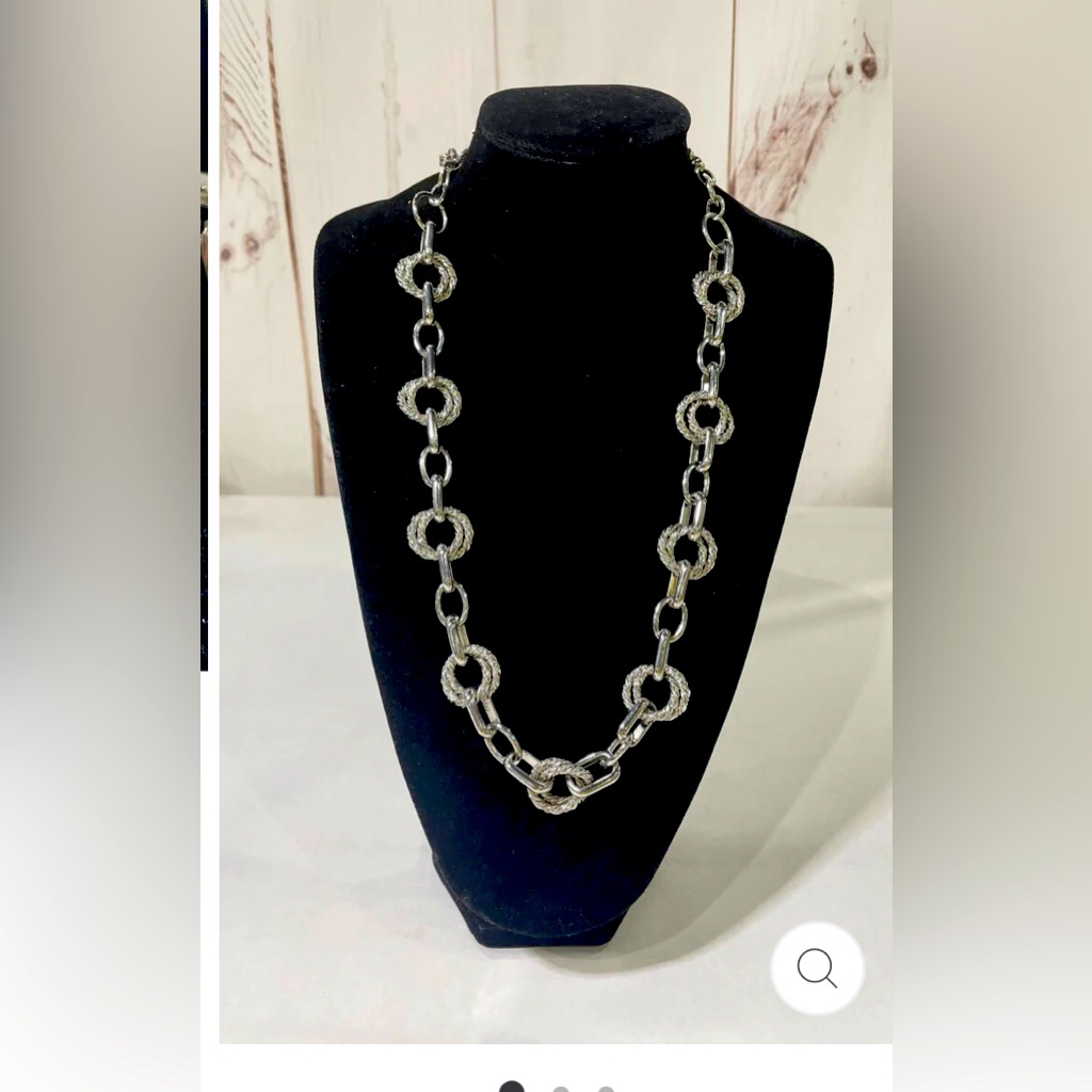 Fabulous Banana Republic Silver Tone Square Round Link Necklace 35$